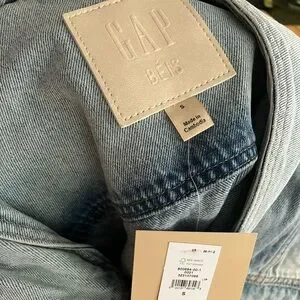 Tutte la vogliano: la Giacca di jeans oversize è il capo must del momento
